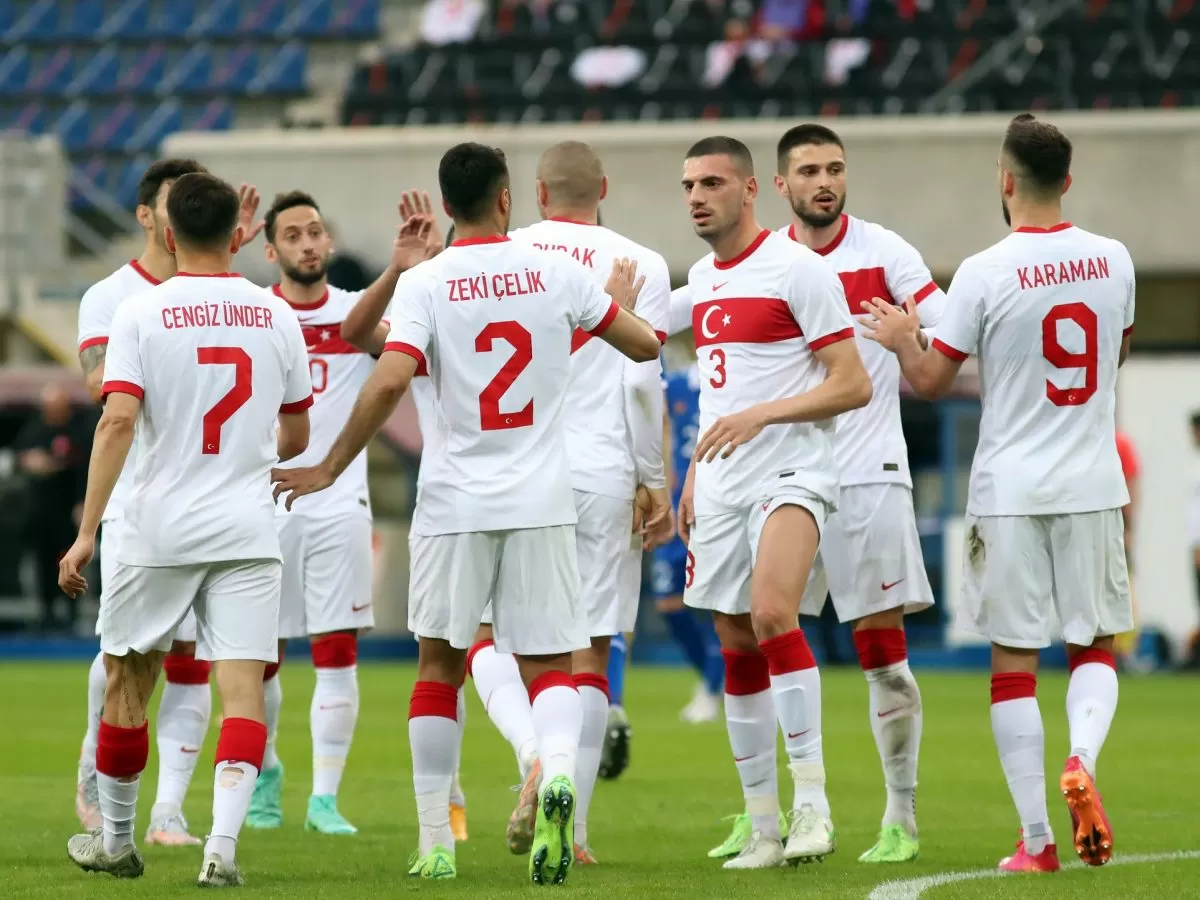 Türkiyəli futbolçular Bakıda dalaşıb