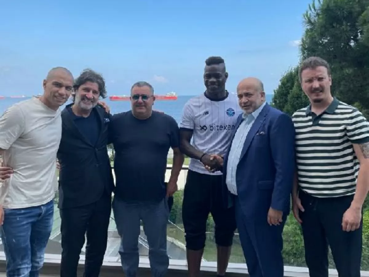 Balotelli Türkiyə Superliqasına transfer oldu