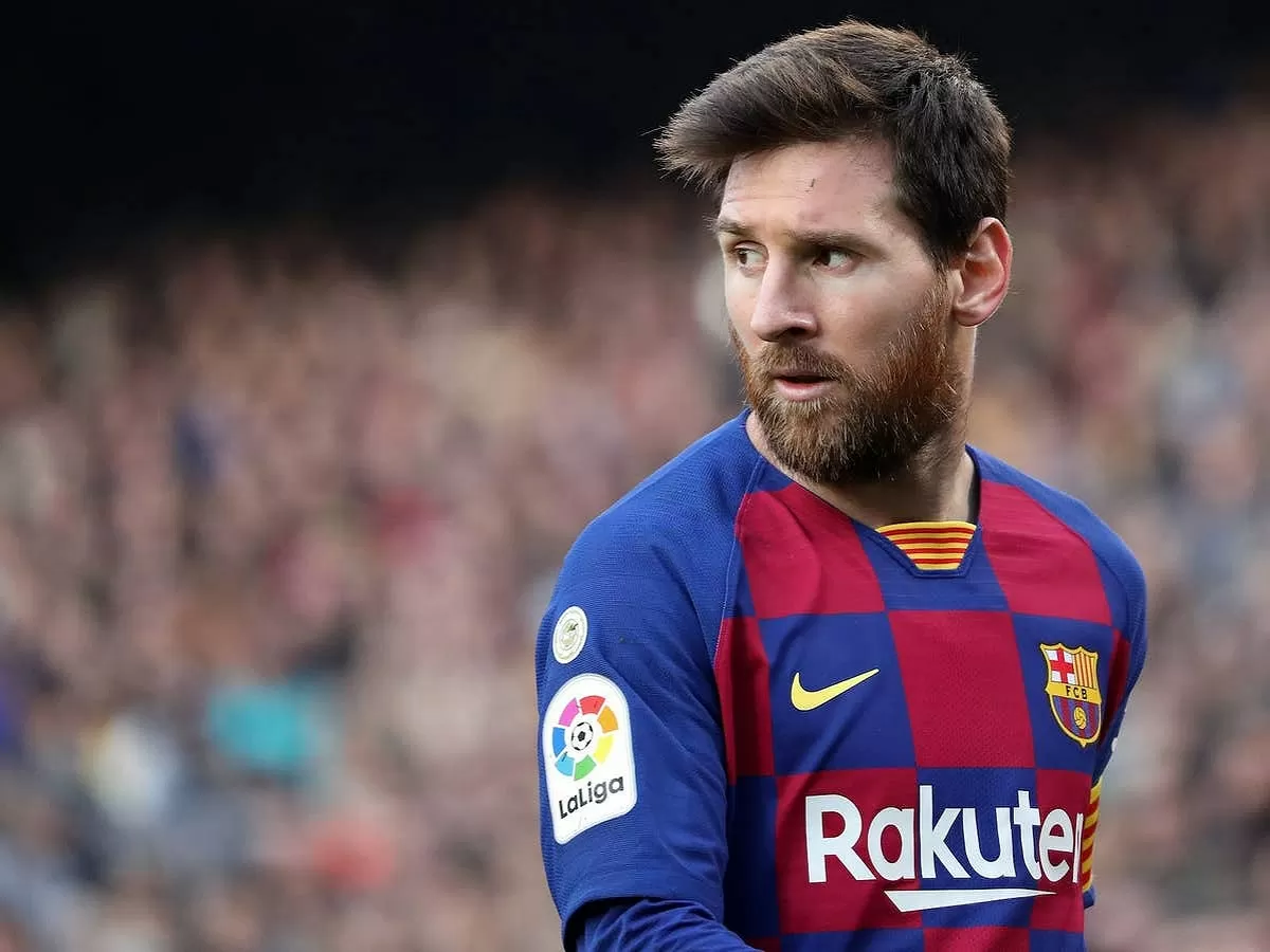 Lionel Messi karyerasında neçə dəfə qırmızı vərəqə alıb?